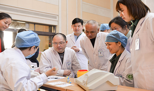 “护卫生命 天使血缘”无偿献血爱心接力活动在我院举行