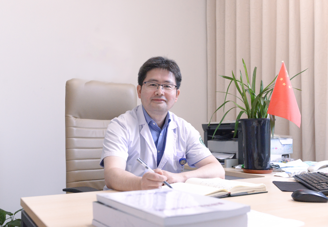 扶危渡厄责无旁贷 救死扶伤重任在肩——记我院外科专家王春江