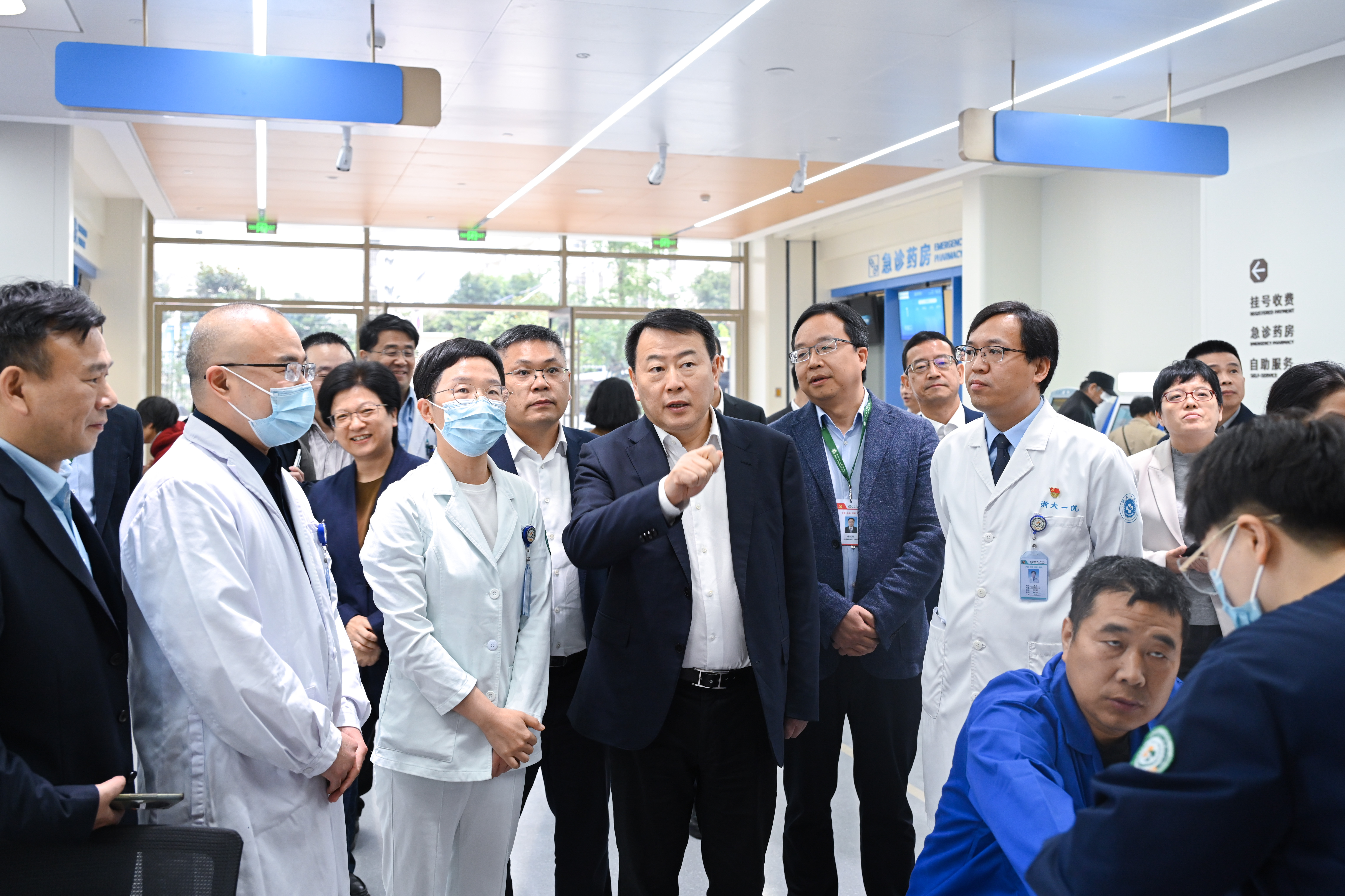 省卫生健康委党委书记、主任王仁元一行来院调研卫生健康工作