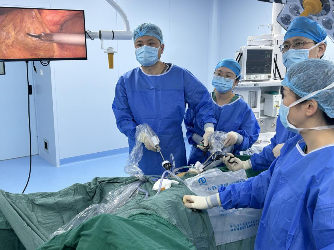 肛肠外科新“镜”界：“单孔+1”腹腔镜技术根治直肠癌