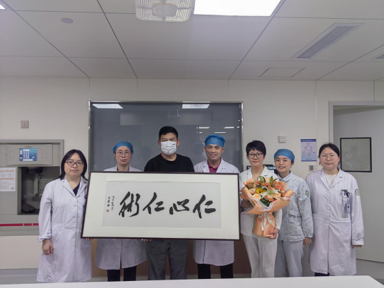 竟有人因为吃太饱把食管撑破了？！医生提醒：暴饮暴食不仅伤身还可能要命！