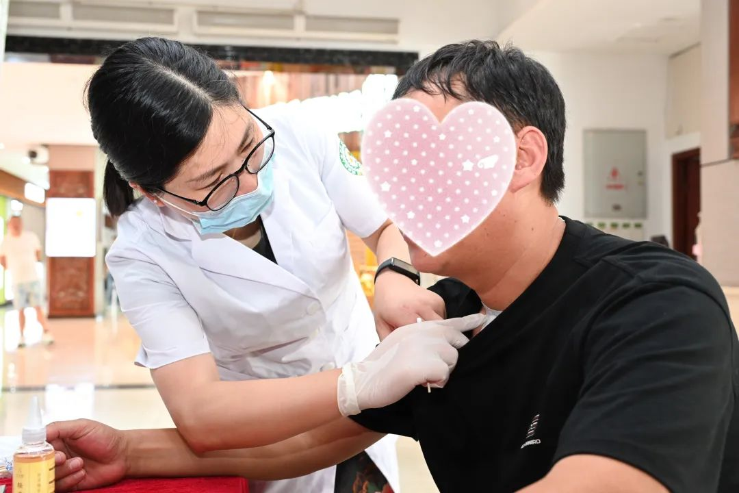 夏日“健康驿站”：三伏贴为卡友“加油续航”