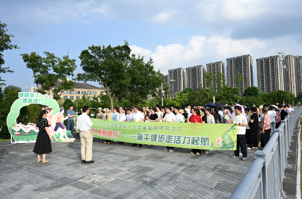 管住嘴，迈开腿——看医务人员如何玩转"健康体重管理年”